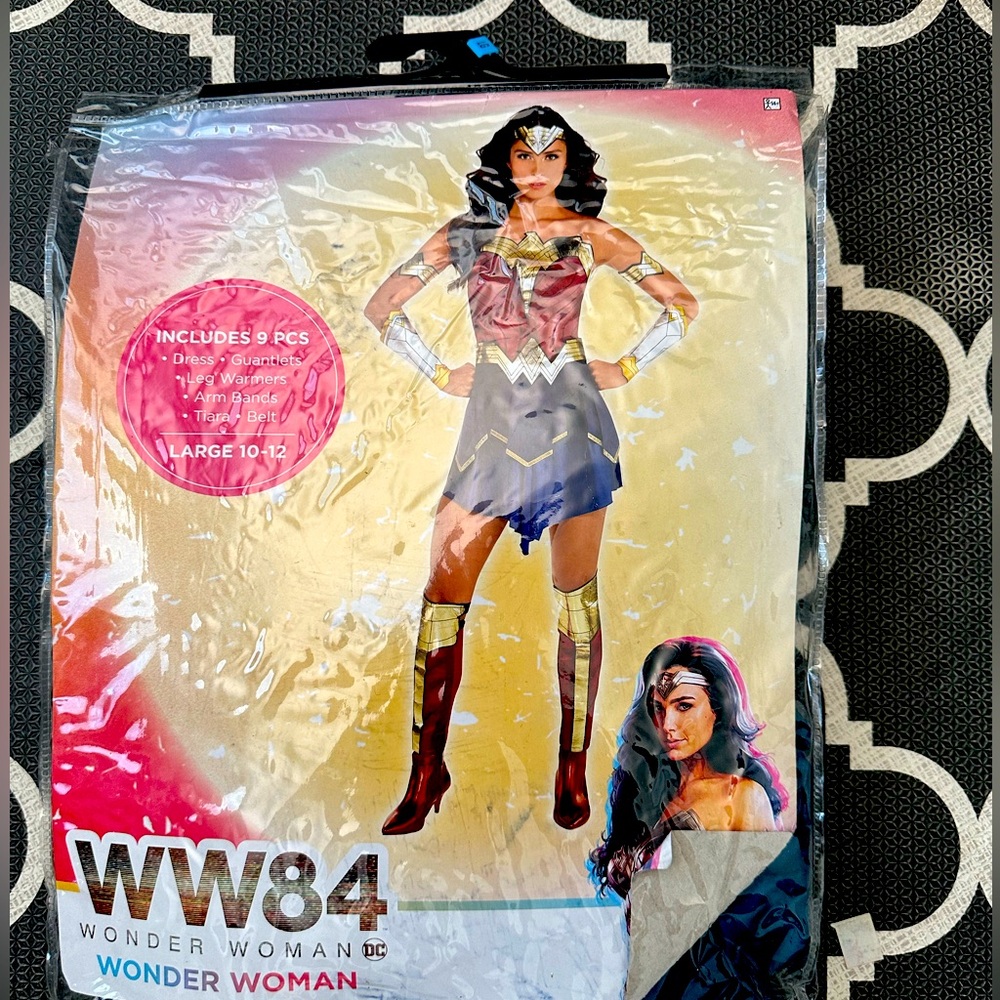 Wonder Woman Costume. Size Large